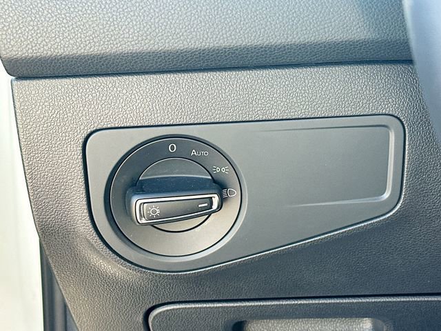 Used 2022 Volkswagen Tiguan SE image 11