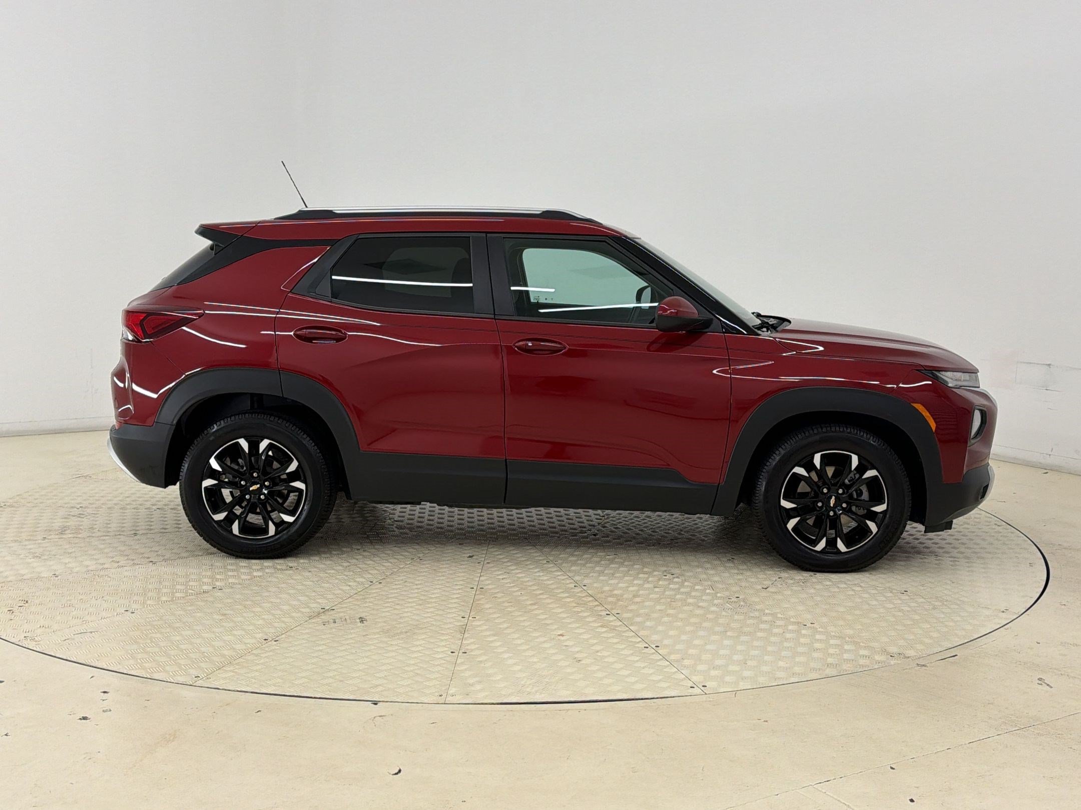 Used 2021 Chevrolet TrailBlazer LT w/ Sun and Liftgate Package FWD image 8