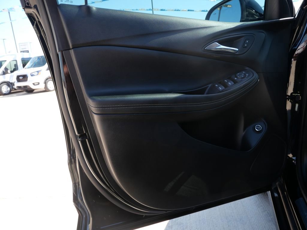 Used 2022 Buick Encore GX Select w/ Sport Touring Package image 18