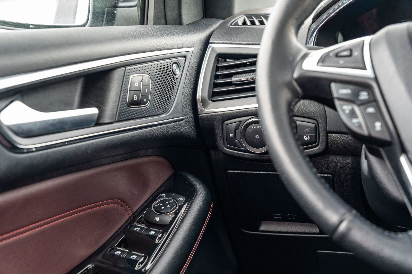 Certified 2020 Ford Edge Titanium w/ Equipment Group 301A image 27