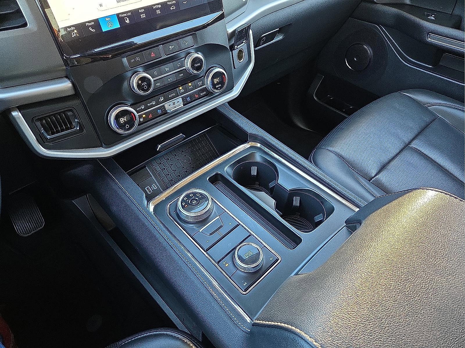 Certified 2024 Ford Expedition XLT image 25