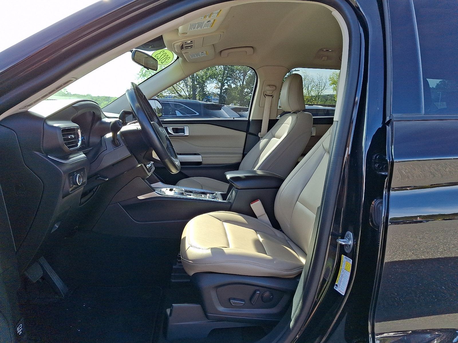 Certified 2023 Ford Explorer XLT w/ Equipment Group 202A AWD/4WD image 14