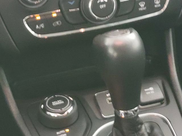 Used 2022 Jeep Cherokee Latitude image 24