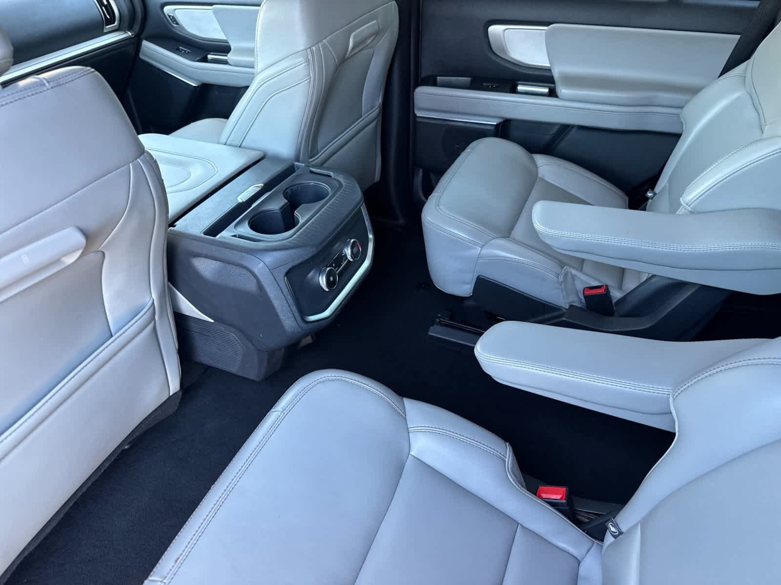 Certified 2025 Ford Expedition Active RWD image 4