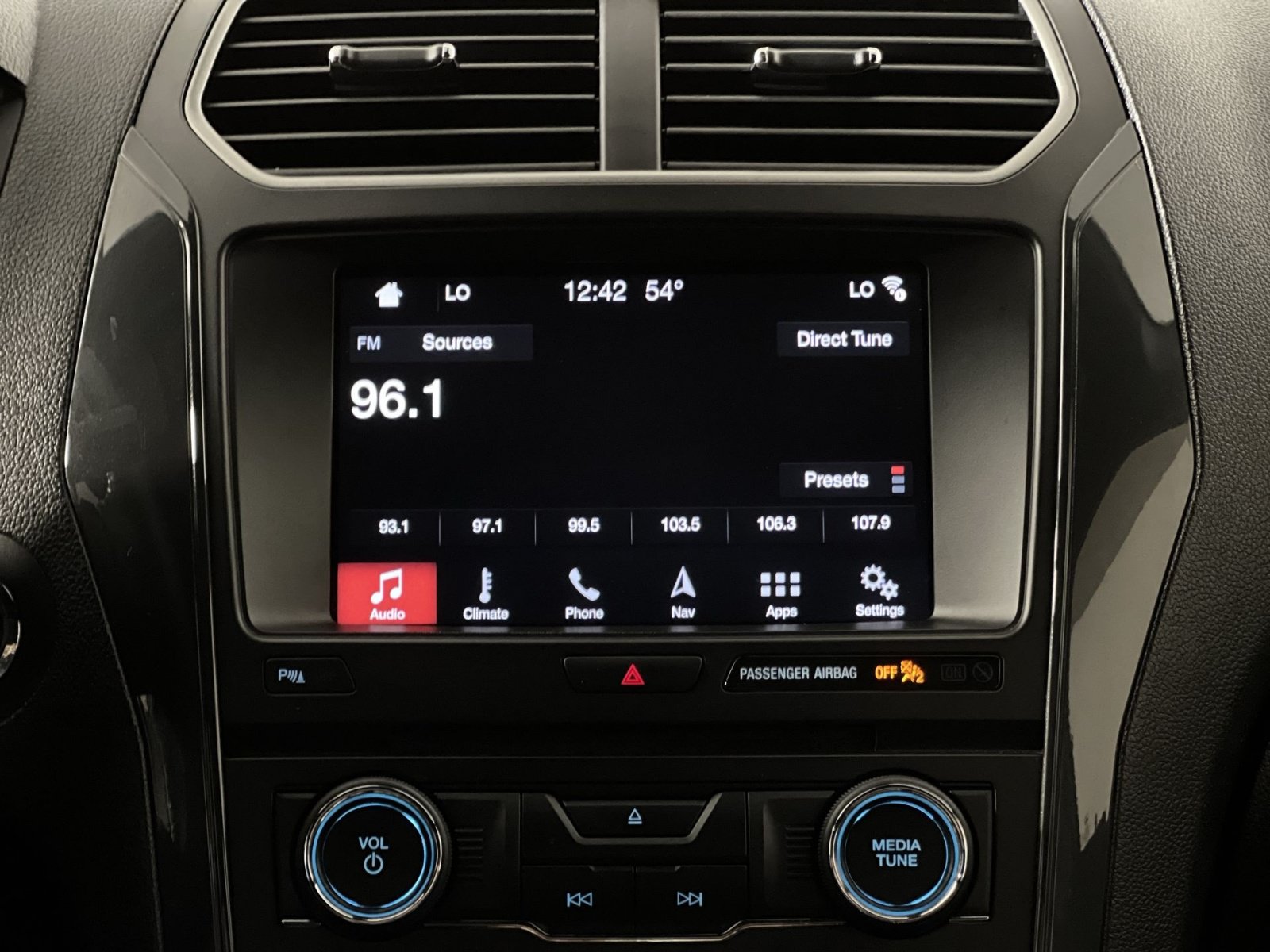 Certified 2018 Ford Explorer XLT w/ Equipment Group 202A AWD/4WD image 18