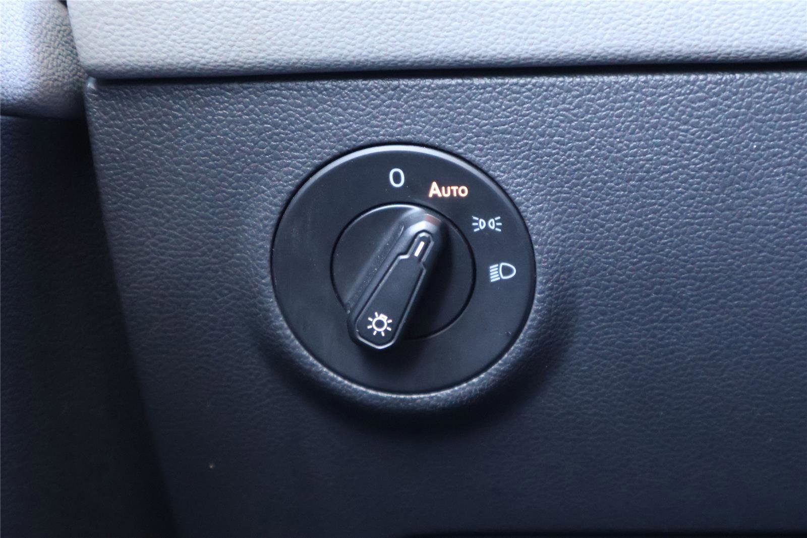 Used 2024 Volkswagen Taos SE image 18