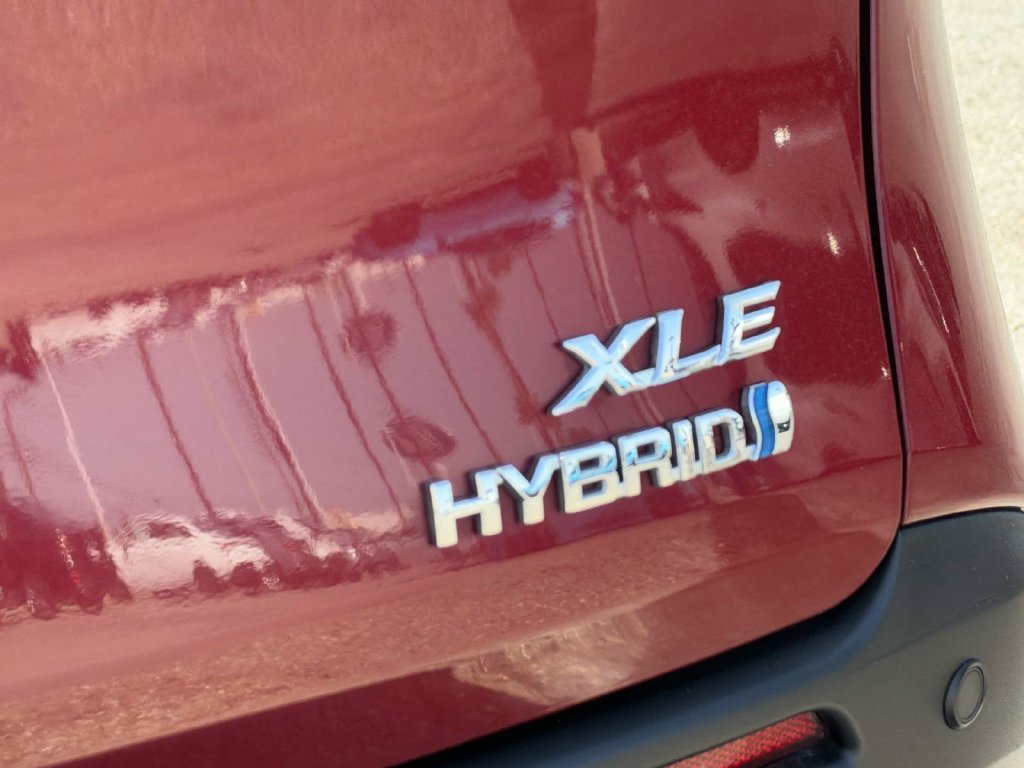 Used 2023 Toyota Sienna XLE FWD image 9
