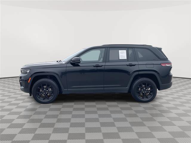 Used 2024 Jeep Grand Cherokee Altitude AWD/4WD image 2