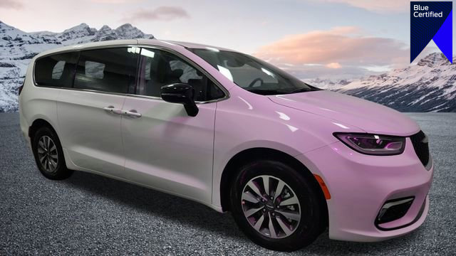 Used 2024 Chrysler Pacifica Select image 1