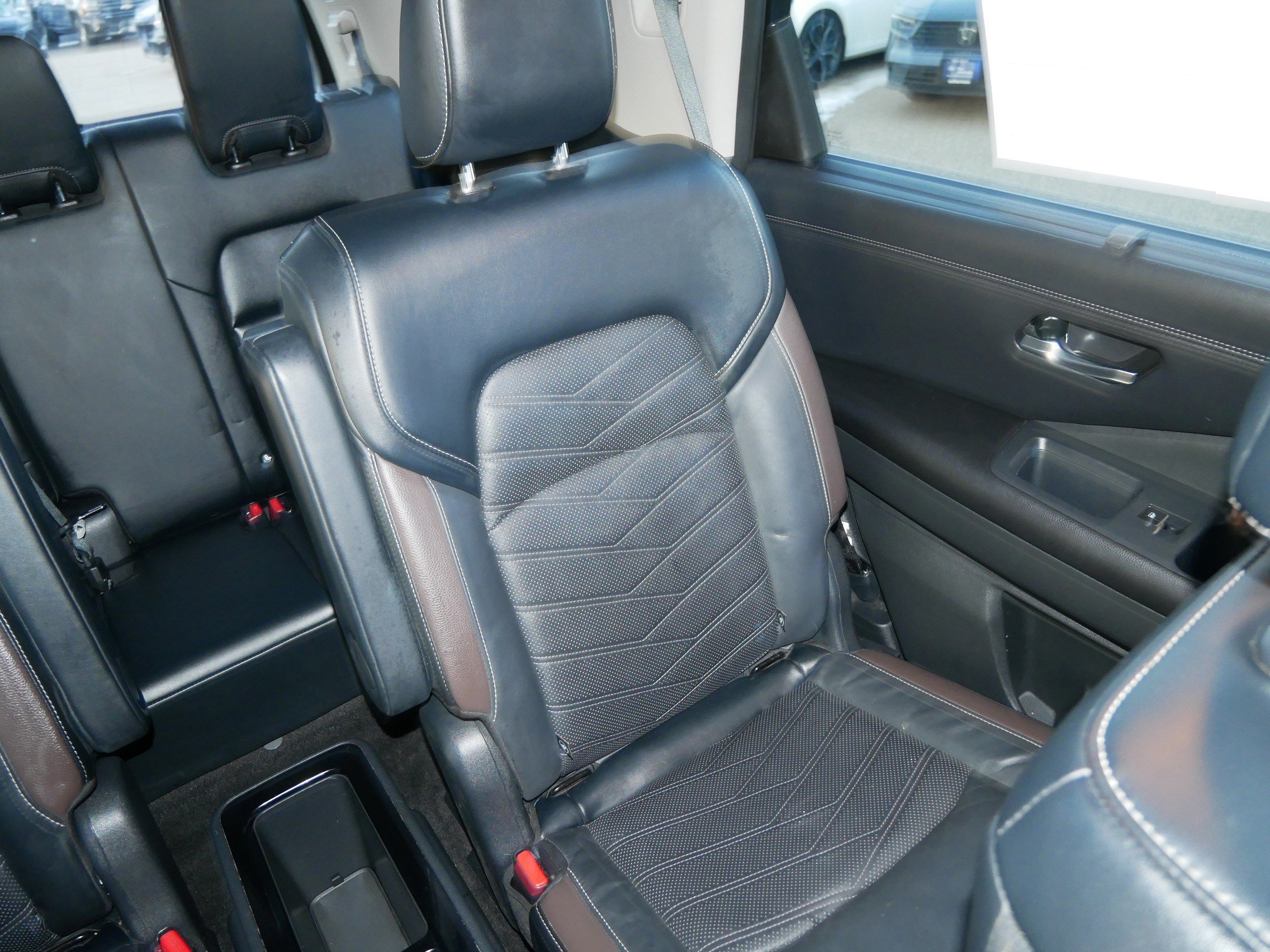 Used 2023 Nissan Pathfinder Platinum image 14