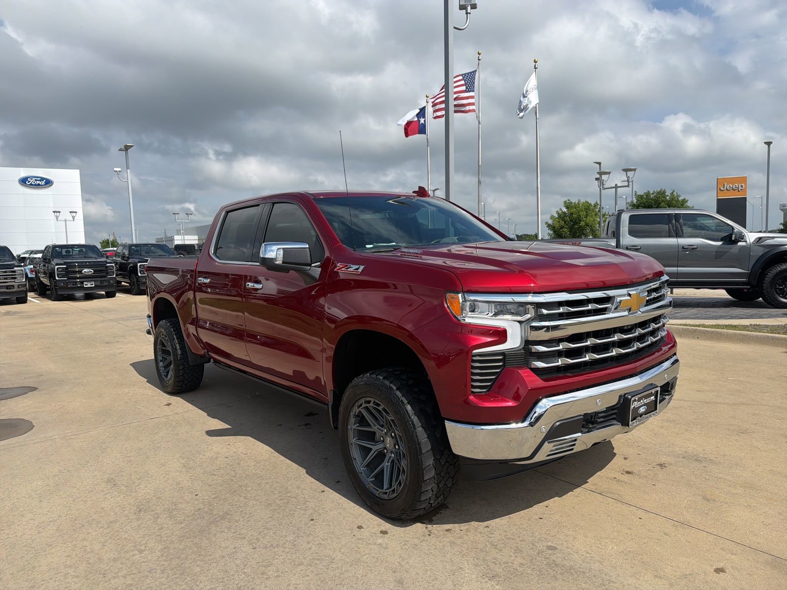 Used 2024 Chevrolet Silverado 1500 LTZ AWD/4WD image 7