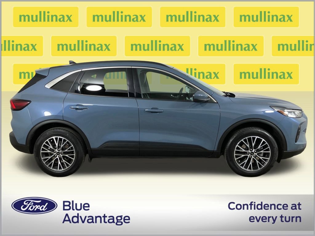 Certified 2024 Ford Escape SE image 2