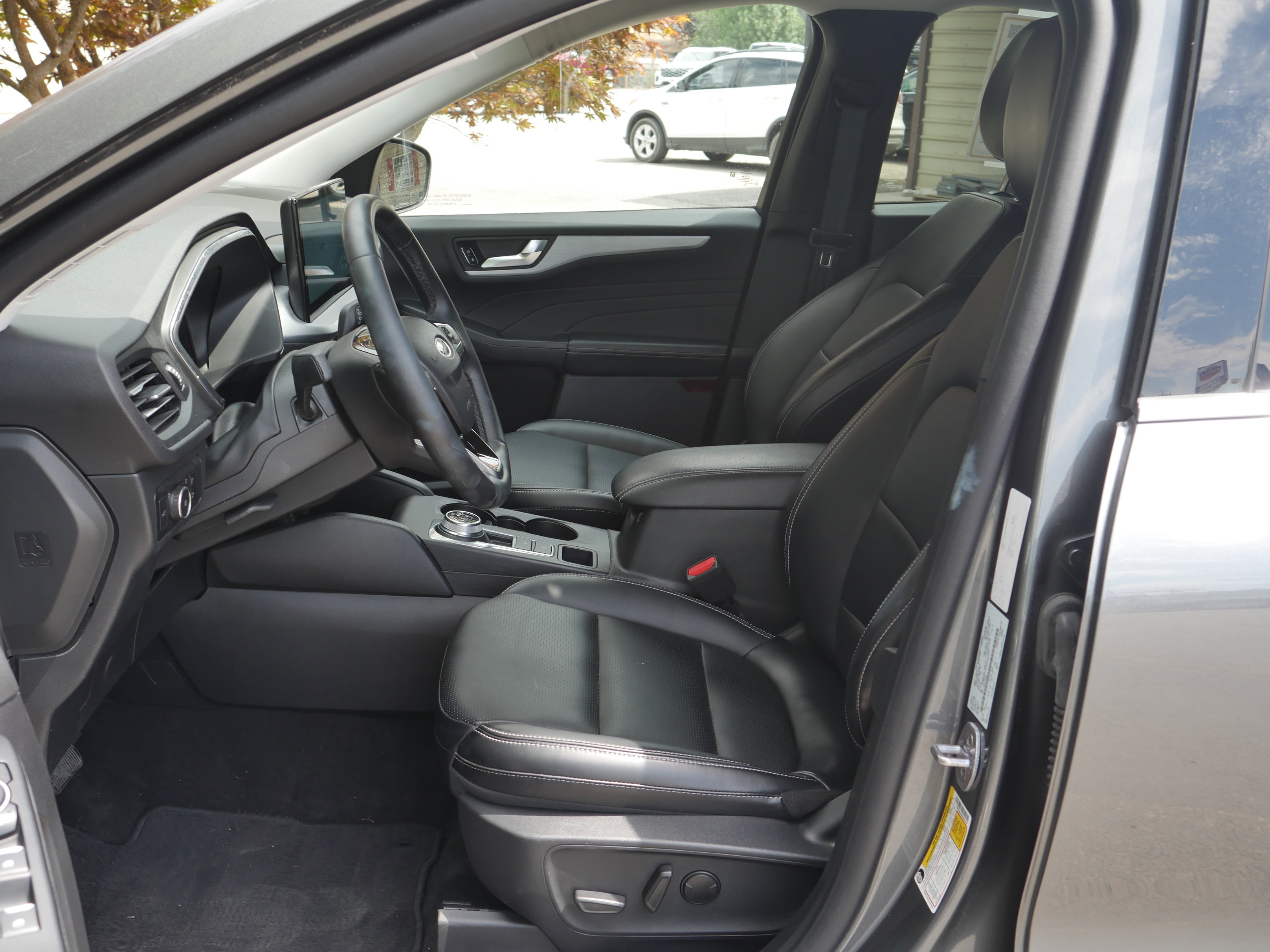 Certified 2025 Ford Escape Platinum AWD/4WD image 3