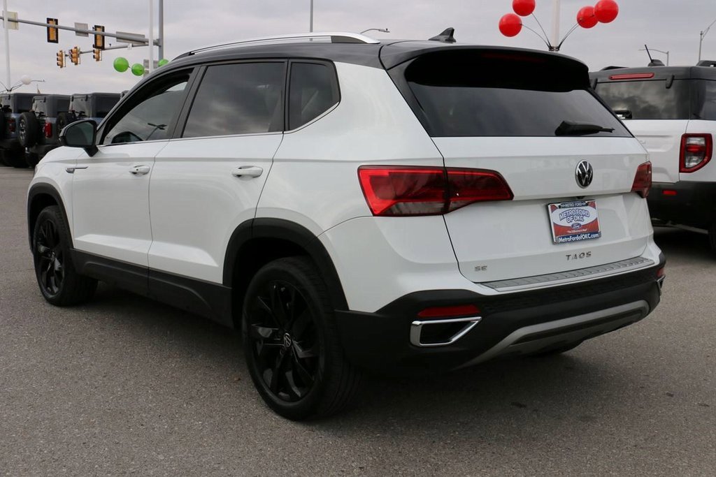 Used 2023 Volkswagen Taos SE w/ Panoramic Sunroof Package image 7