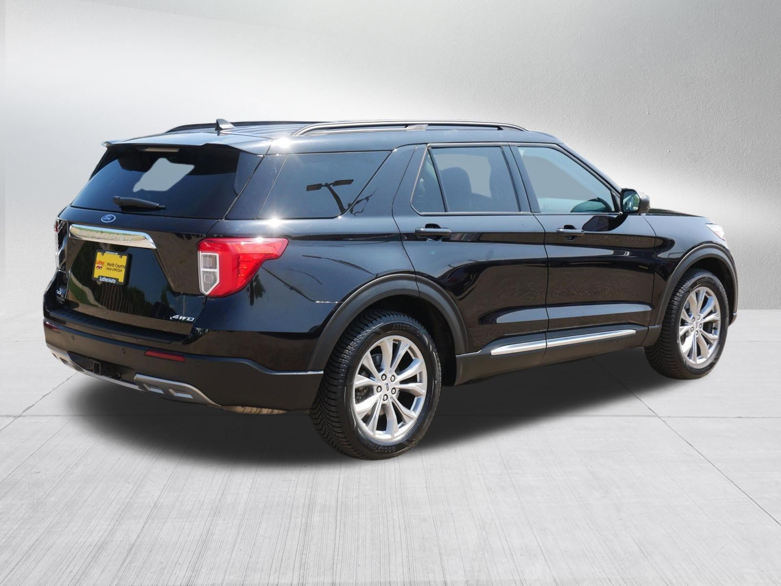 Certified 2023 Ford Explorer XLT w/ Equipment Group 202A AWD/4WD image 7