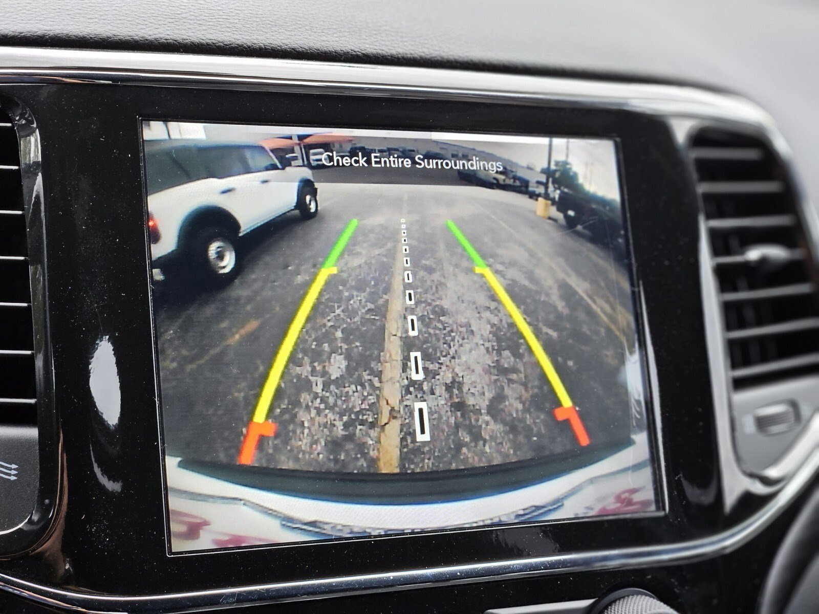 Used 2022 Jeep Grand Cherokee Laredo E image 22