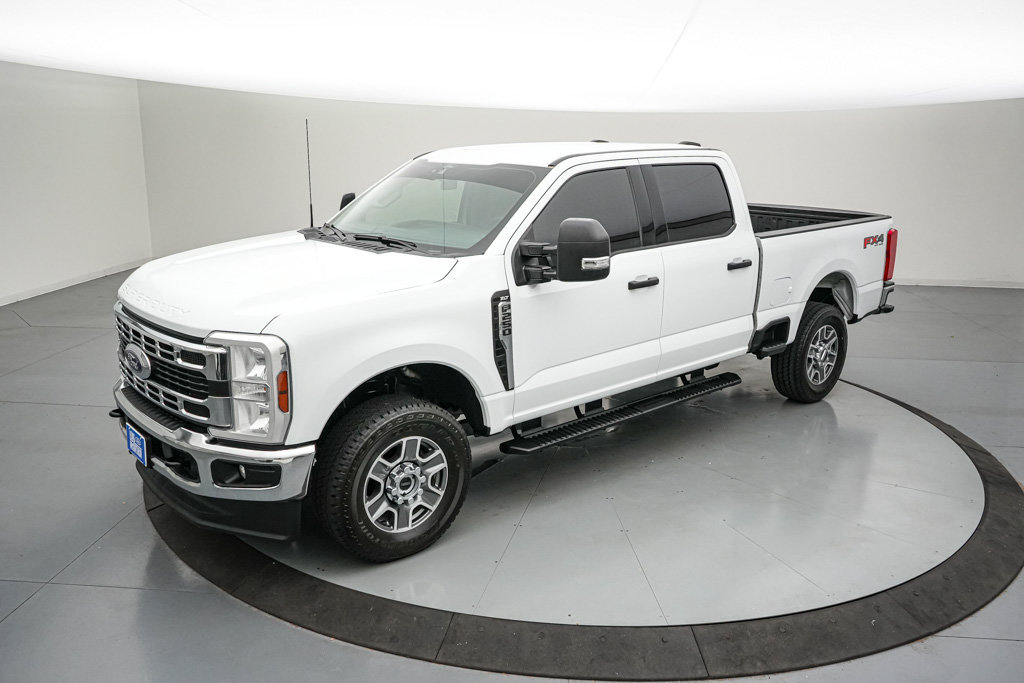 Certified 2025 Ford F250 XLT w/ FX4 Off-Road Package AWD/4WD image 9