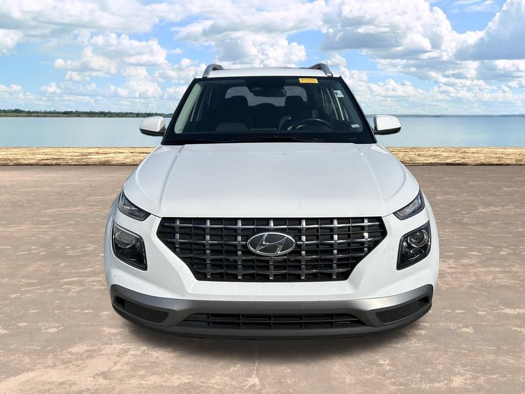 Used 2025 Hyundai Venue SEL FWD image 2