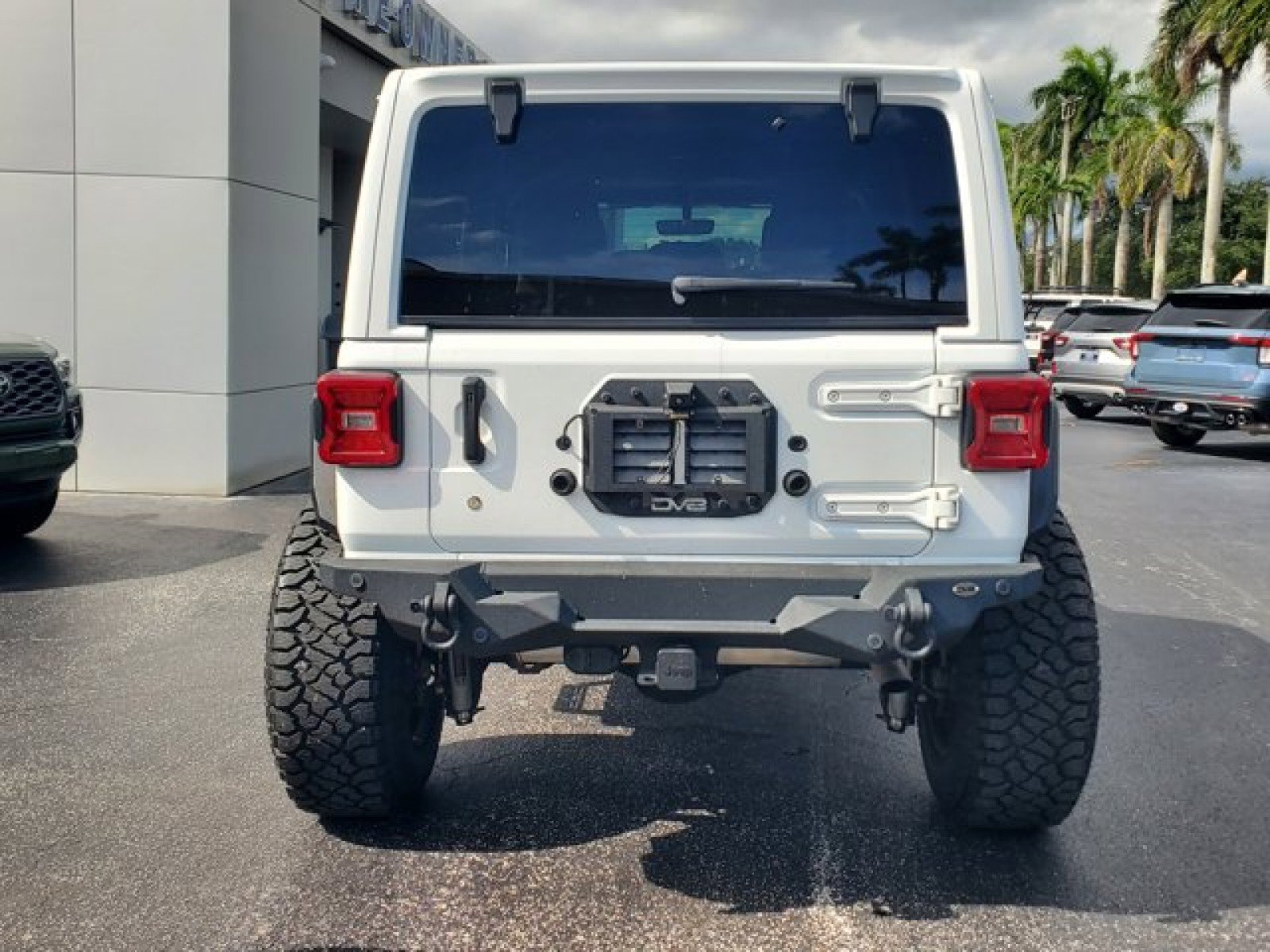 Used 2018 Jeep Wrangler Unlimited Sahara image 6
