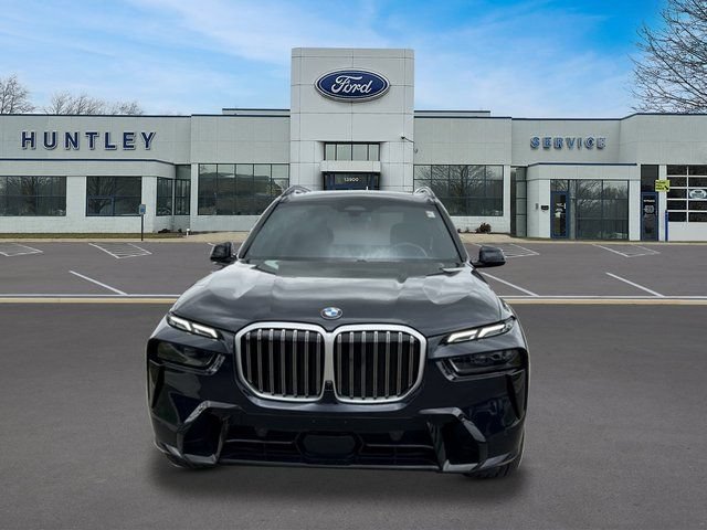 Used 2023 BMW X7 xDrive40i w/ M Sport Package AWD/4WD image 2