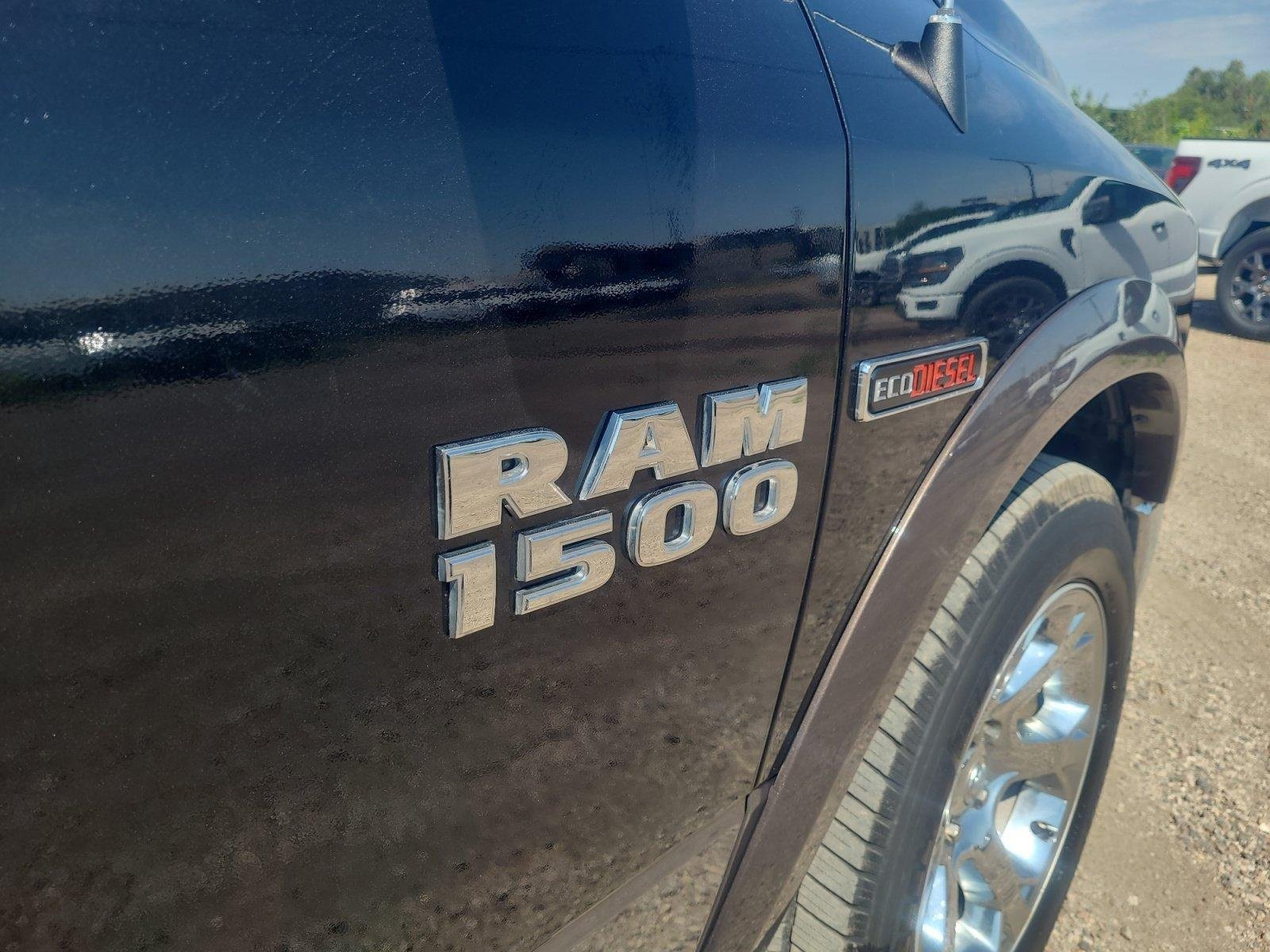 Used 2018 RAM 1500 Laramie w/ Convenience Group AWD/4WD image 24