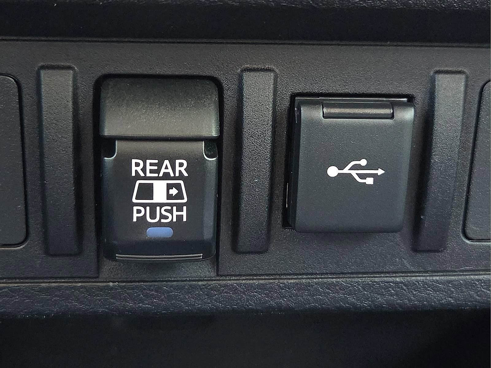 Used 2022 Toyota Tacoma SR5 RWD image 17
