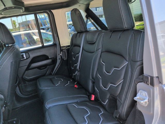 Used 2022 Jeep Wrangler Unlimited Sahara w/ Cold Weather Group AWD/4WD image 14