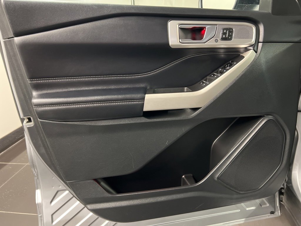 Certified 2023 Ford Explorer Limited w/ Hybrid Equipment Group 310A image 29