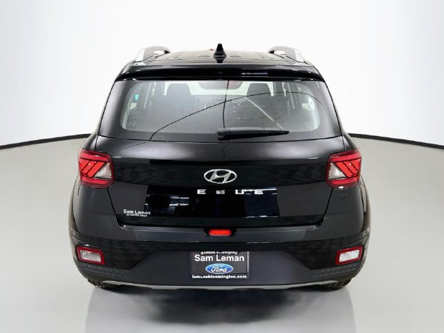 Used 2022 Hyundai Venue SEL FWD image 6