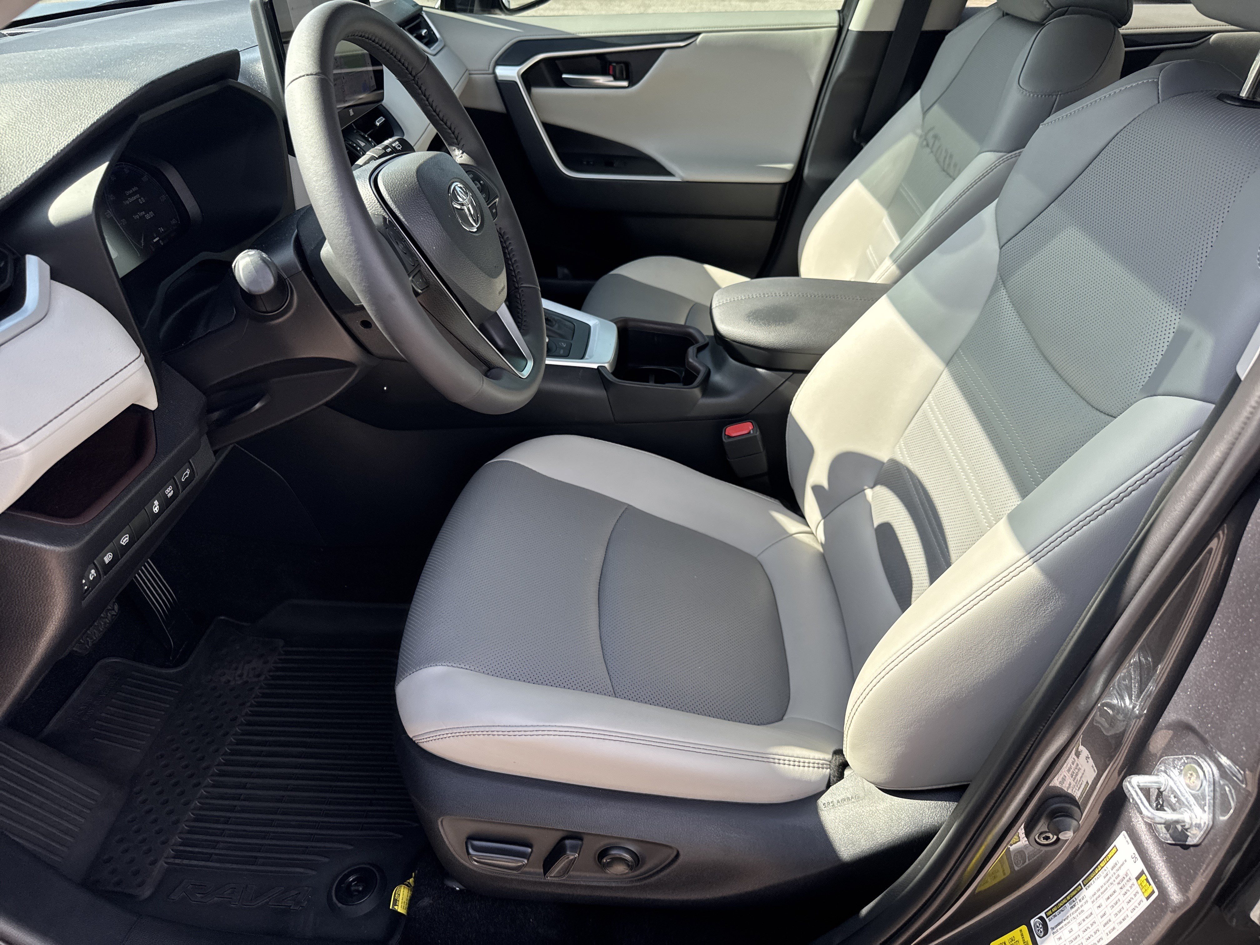 Used 2025 Toyota RAV4 Limited w/ Weather Package AWD/4WD image 10