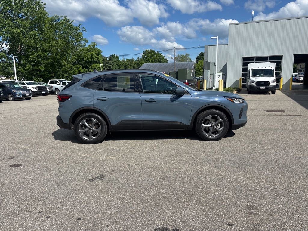 Certified 2025 Ford Escape ST-Line Select AWD/4WD image 7
