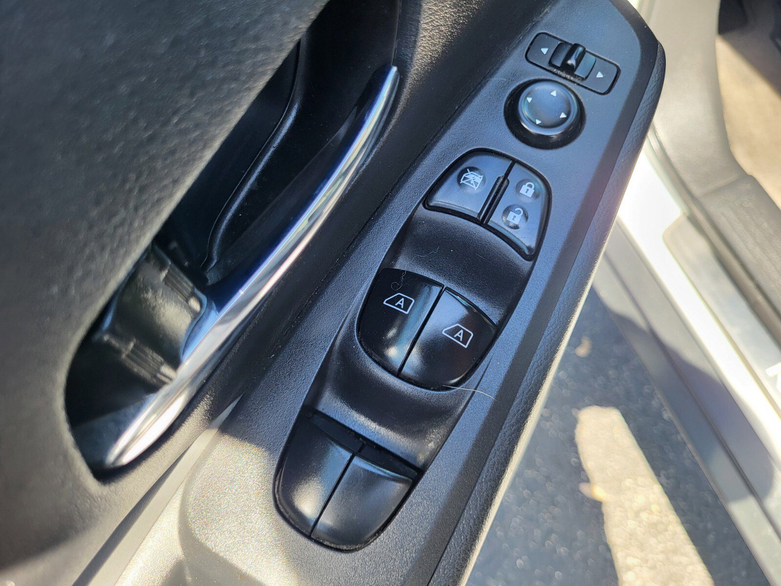 Used 2023 Nissan Kicks SR w/ SR Premium Package image 18