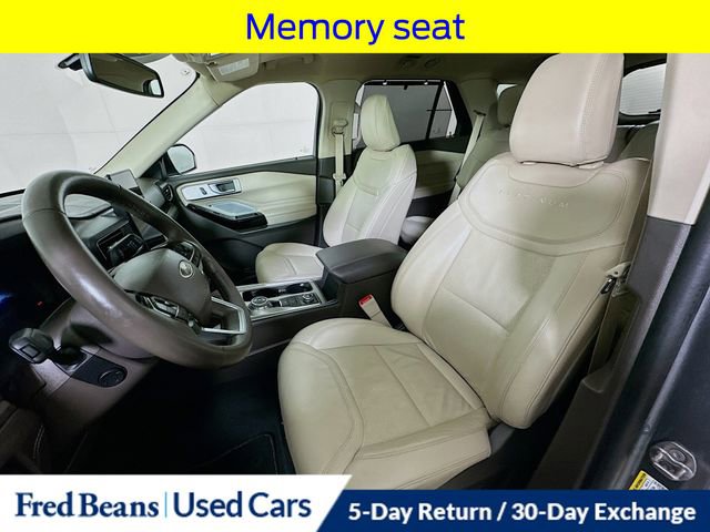 Certified 2024 Ford Explorer Platinum w/ Technology Package AWD/4WD image 28