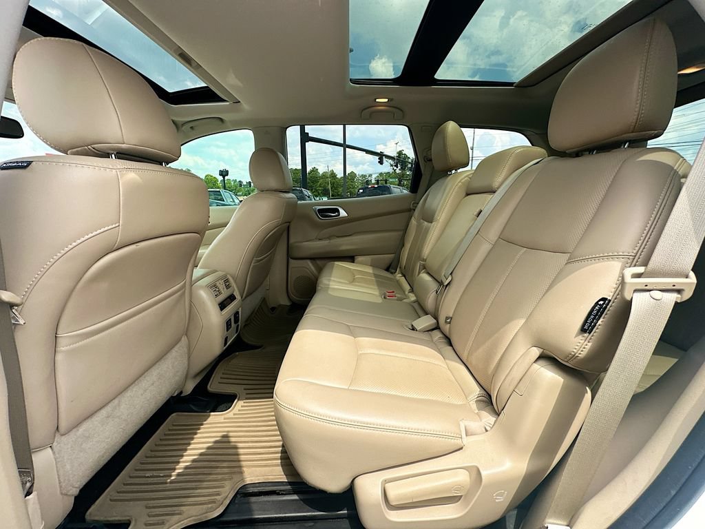 Used 2018 Nissan Pathfinder Platinum FWD image 17