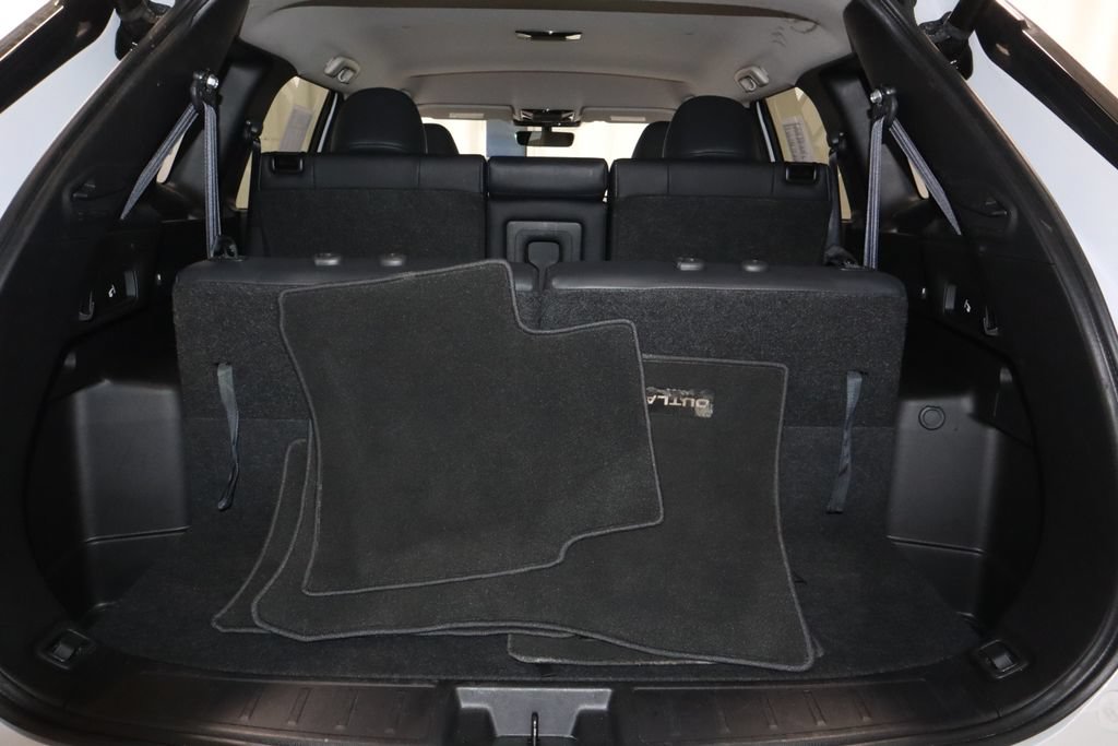 Used 2025 Mitsubishi Outlander SE FWD image 17