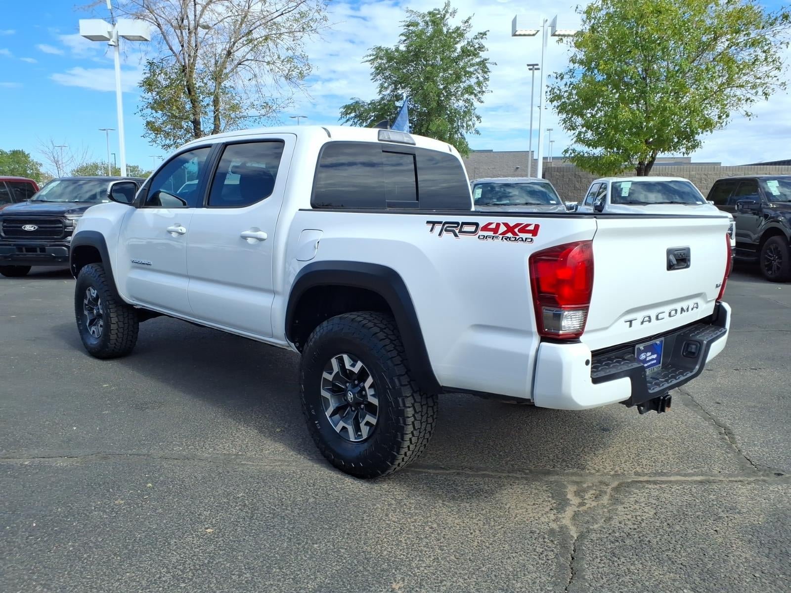 Used 2017 Toyota Tacoma TRD Off-Road w/ Premium & Technology Package AWD/4WD image 6