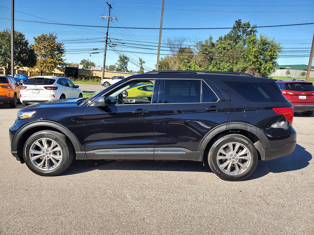 Certified 2023 Ford Explorer XLT w/ Equipment Group 202A AWD/4WD image 9