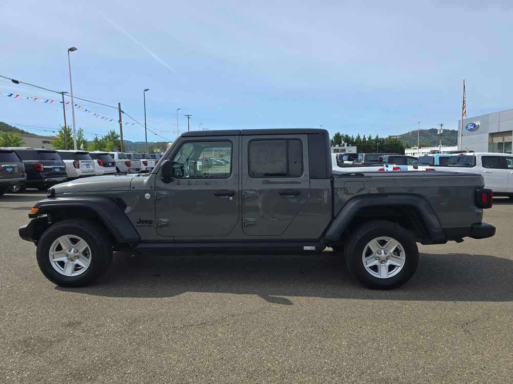 Used 2020 Jeep Gladiator Sport w/ Quick Order Package 24S AWD/4WD image 2