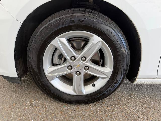 Used 2022 Chevrolet Malibu LS w/ Driver Confidence Package II FWD image 28