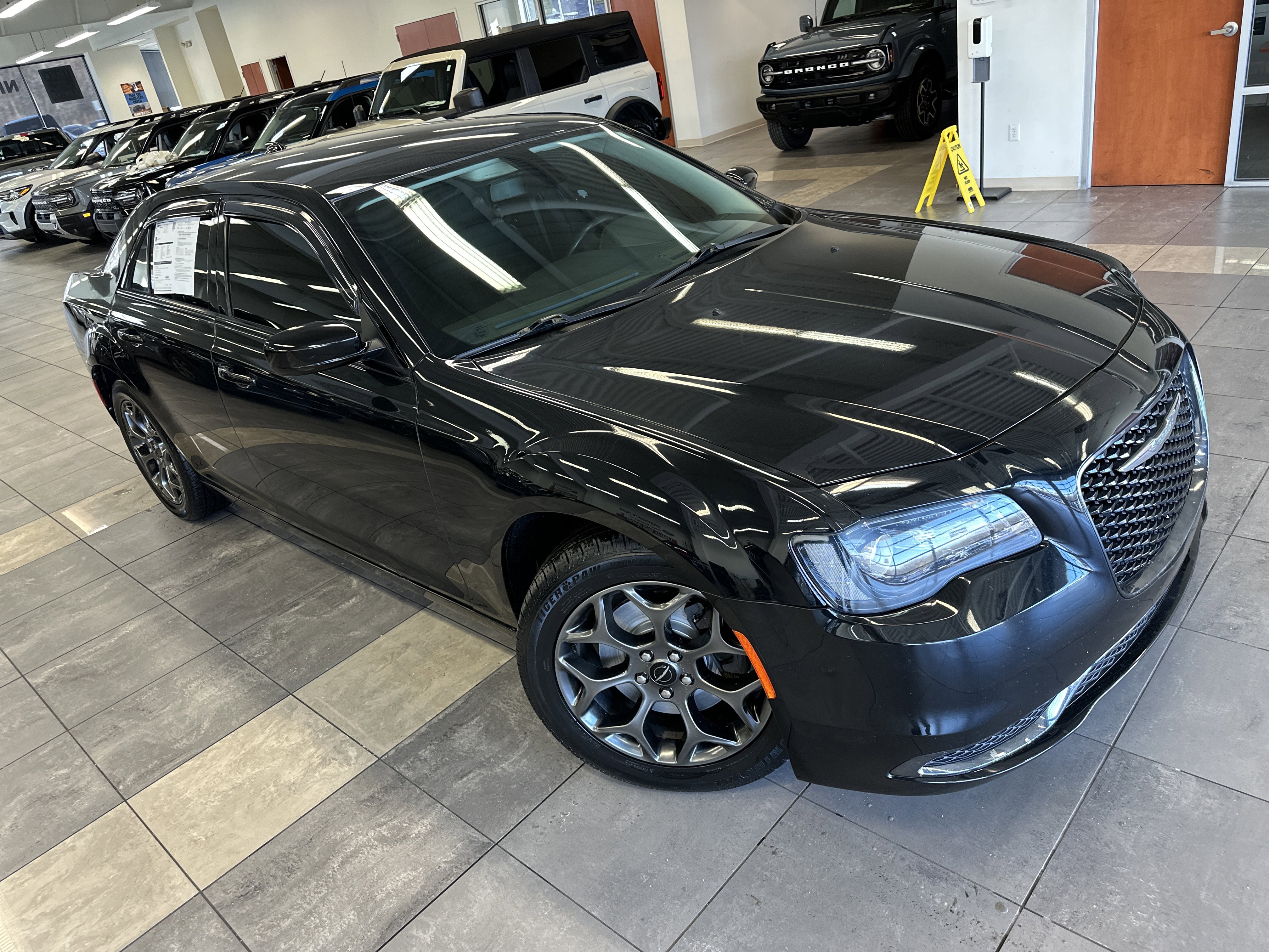 Used 2018 Chrysler 300 Touring w/ Sport Appearance Package image 10