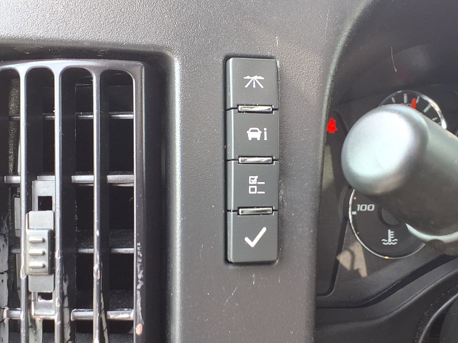 Used 2024 GMC Savana 2500 w/ Driver Convenience Package image 18