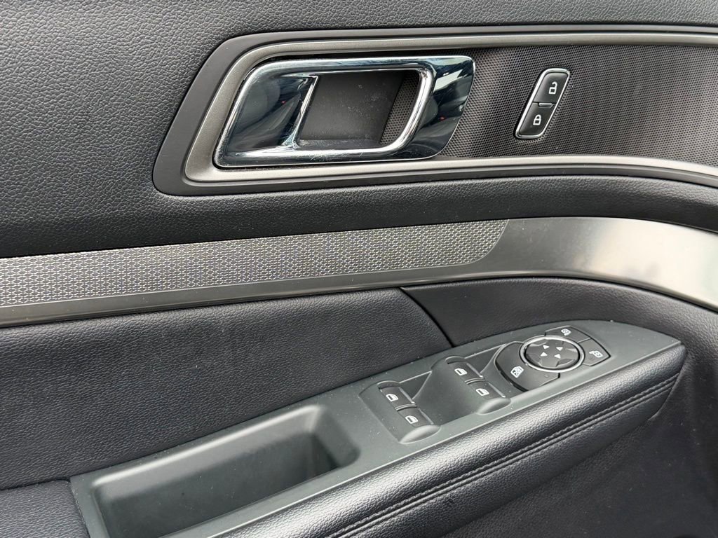 Certified 2019 Ford Explorer XLT w/ Equipment Group 201A image 15