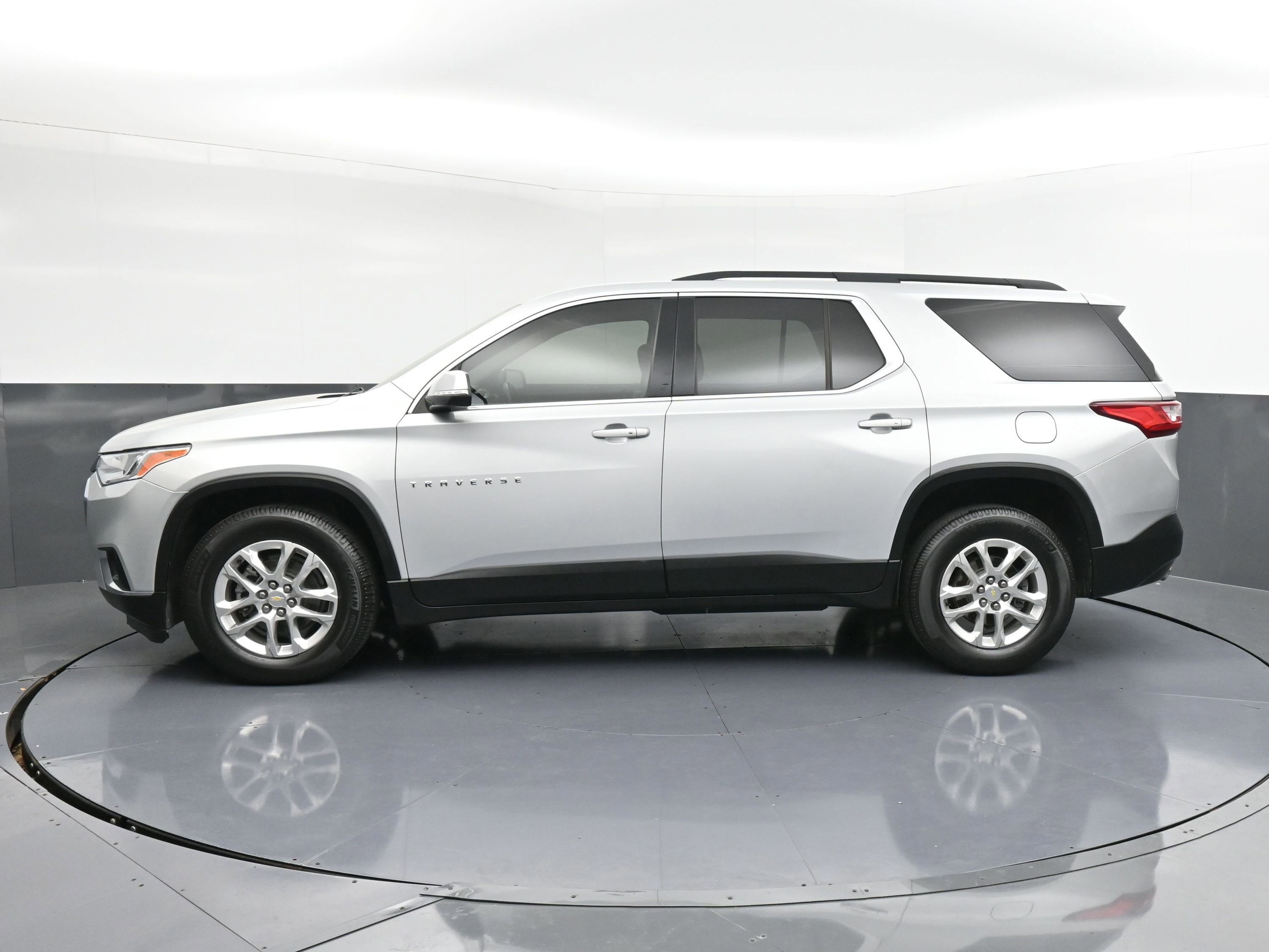 Used 2021 Chevrolet Traverse LT image 5