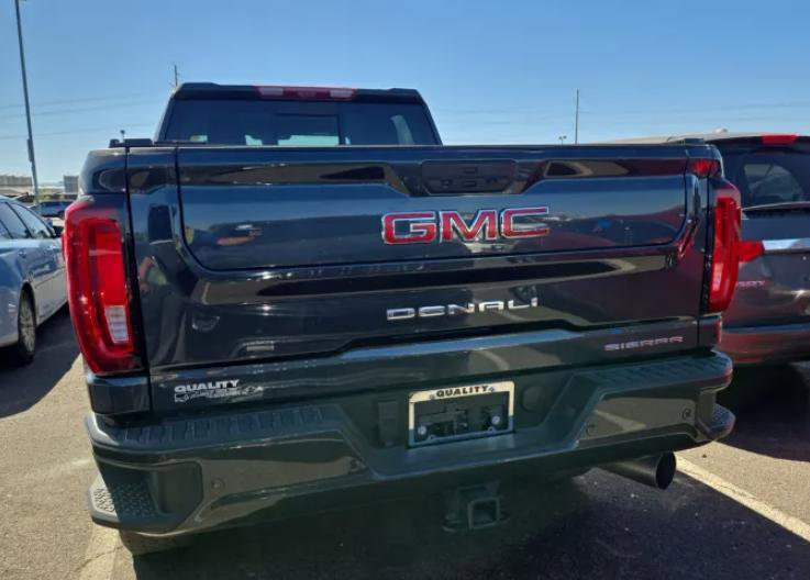 Used 2022 GMC Sierra 2500 Denali w/ Denali Ultimate Package AWD/4WD image 4