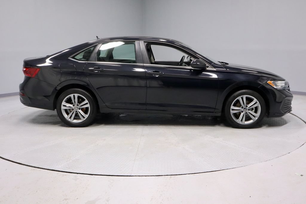 Used 2024 Volkswagen Jetta SE FWD image 12