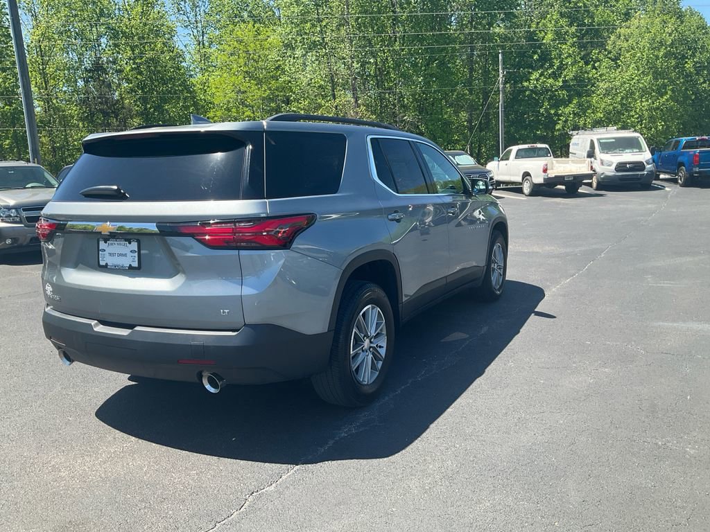 Used 2023 Chevrolet Traverse LT image 3