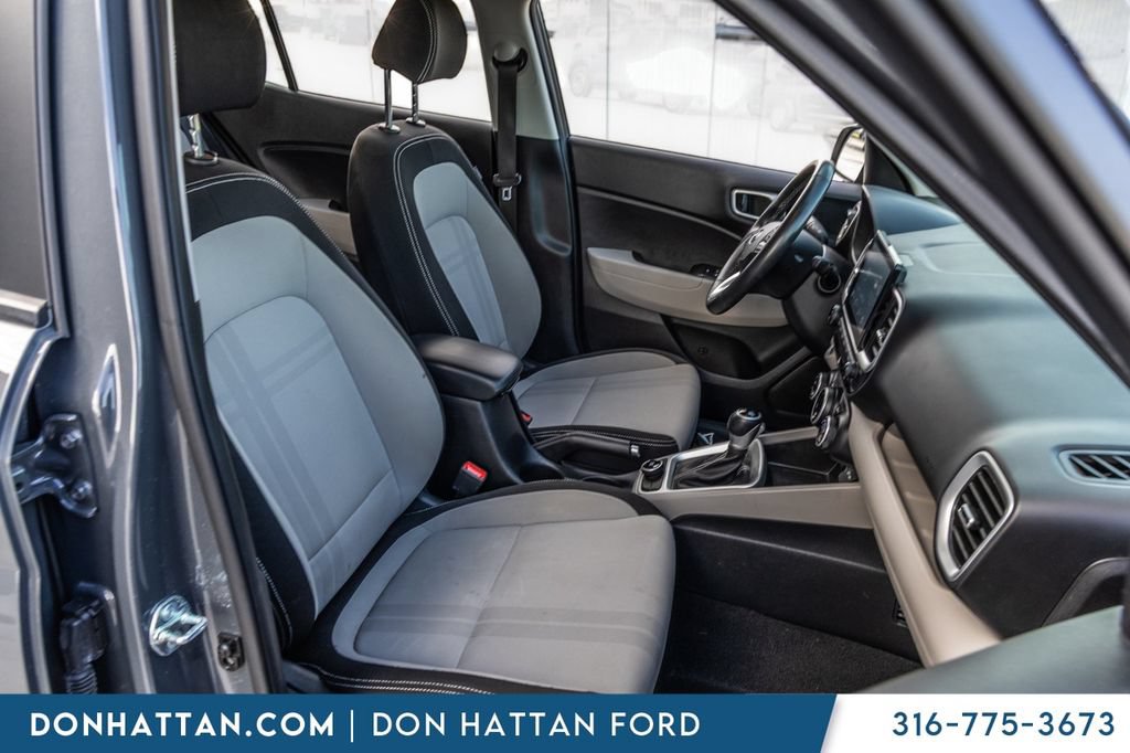 Used 2025 Hyundai Venue SEL FWD image 21