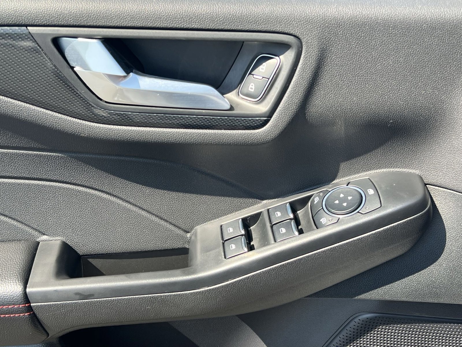 Certified 2025 Ford Escape ST-Line w/ Tech Pack #1 image 15