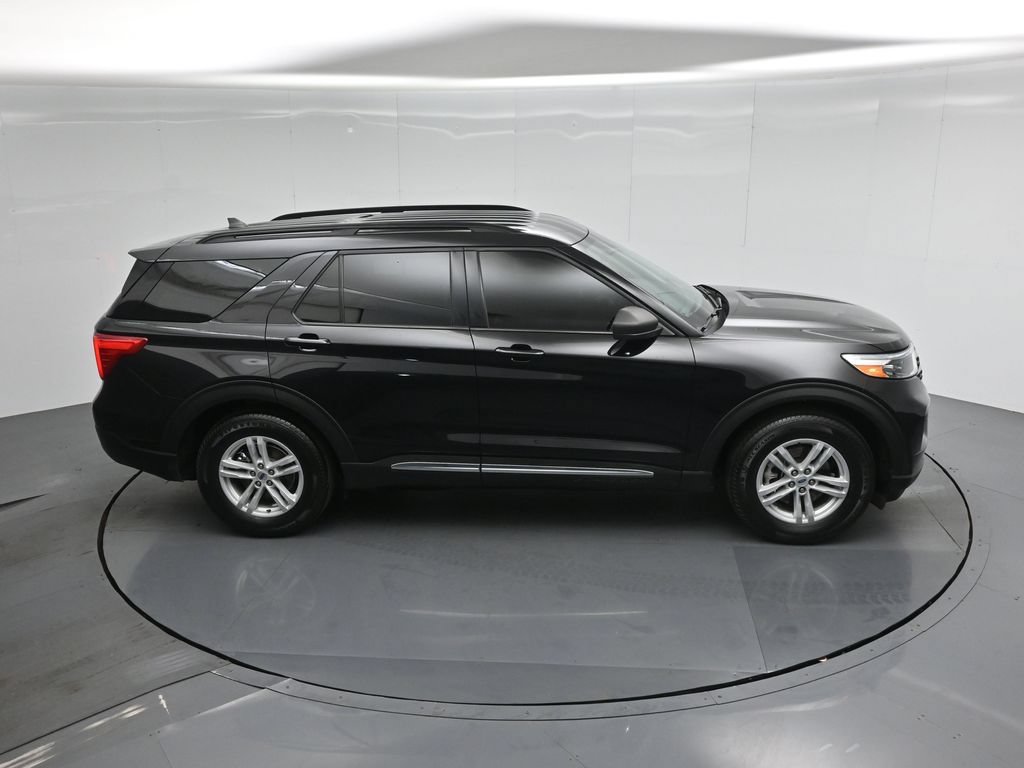 Certified 2024 Ford Explorer XLT RWD image 33