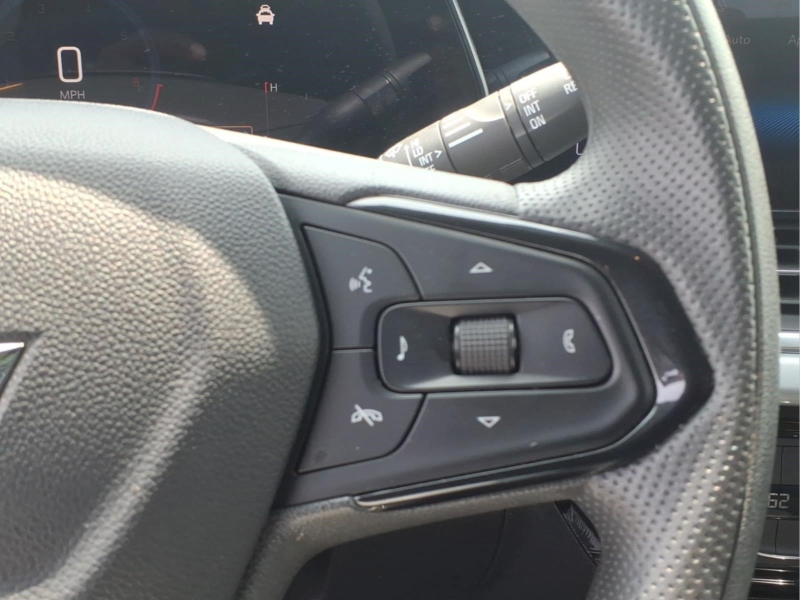 Used 2025 Chevrolet Trax LT FWD image 20
